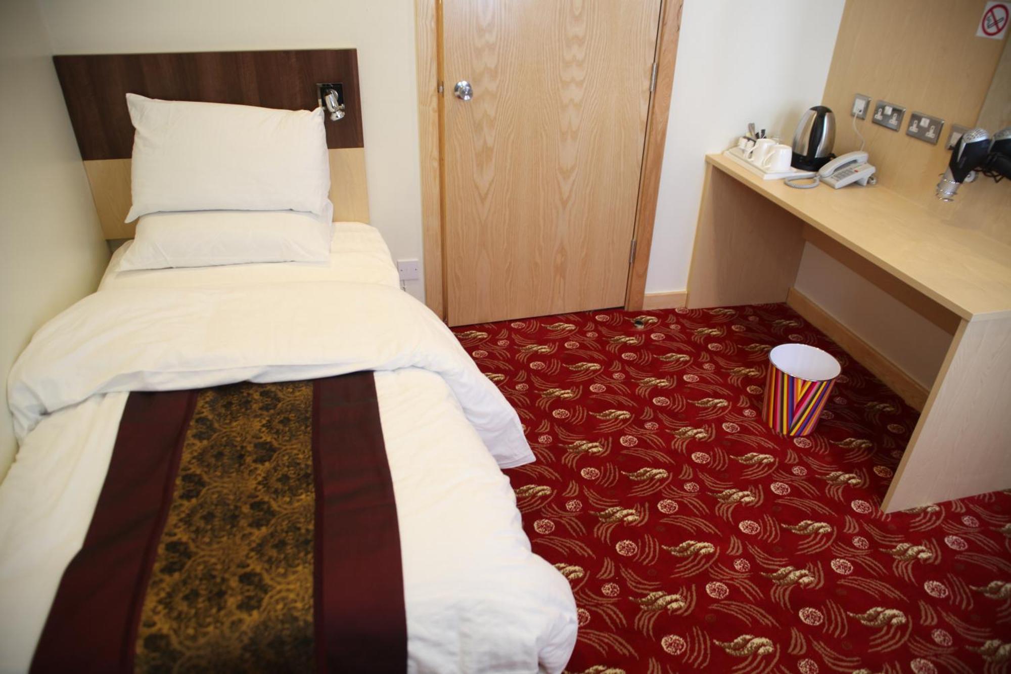 Cambridge Hotel Huddersfield Pokoj fotografie