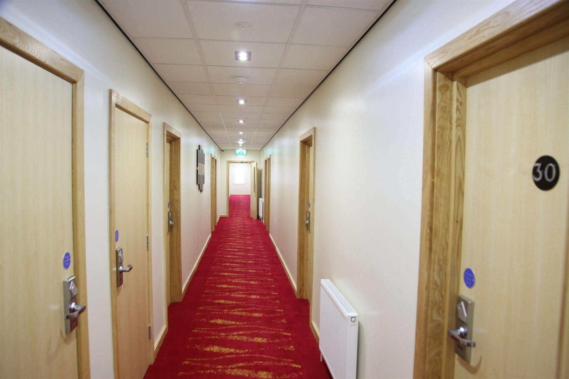 Cambridge Hotel Huddersfield Exteriér fotografie